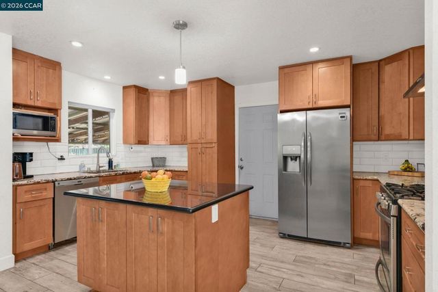 1331 Pear Dr, Concord, CA 94518