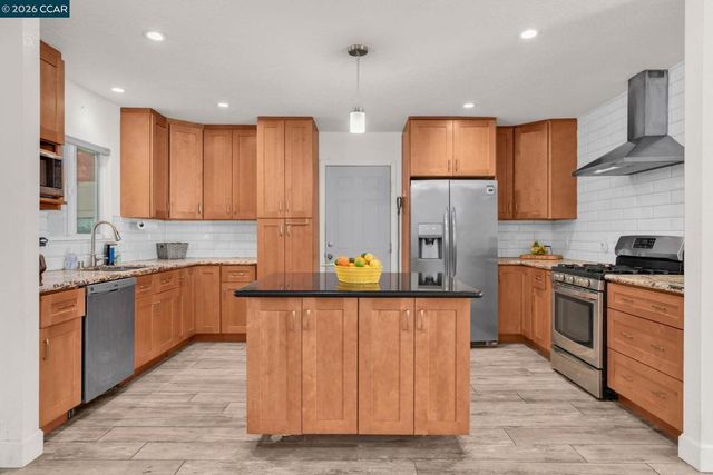 1331 Pear Dr, Concord, CA 94518