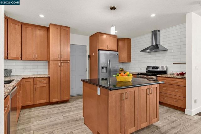 1331 Pear Dr, Concord, CA 94518