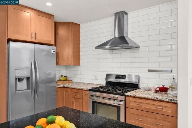 1331 Pear Dr, Concord, CA 94518