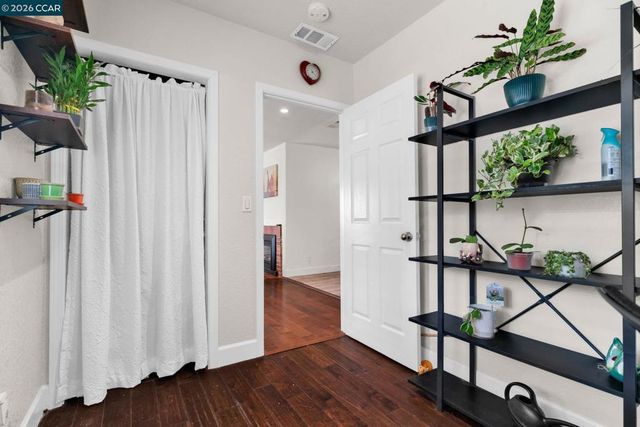 1331 Pear Dr, Concord, CA 94518