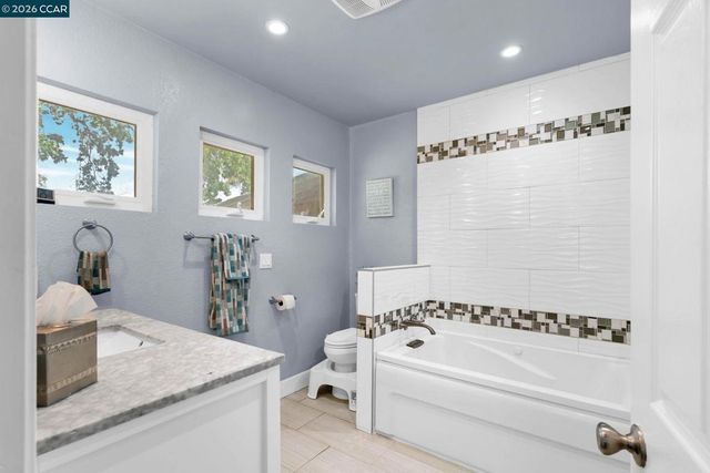 1331 Pear Dr, Concord, CA 94518