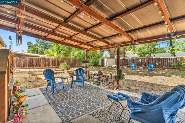 1331 Pear Dr, Concord, CA 94518