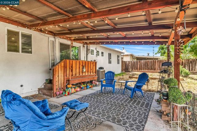 1331 Pear Dr, Concord, CA 94518