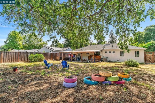 1331 Pear Dr, Concord, CA 94518