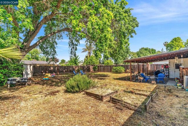 1331 Pear Dr, Concord, CA 94518