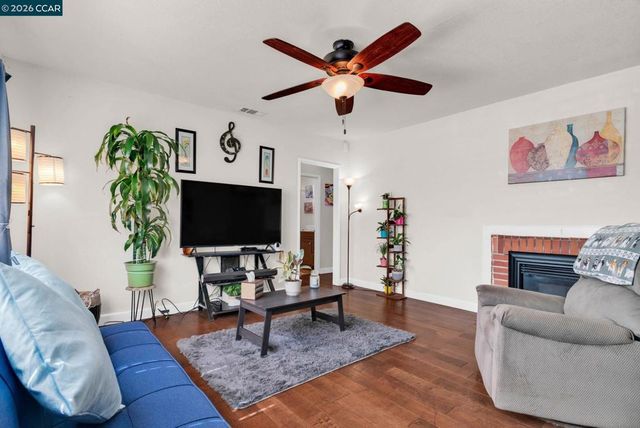 1331 Pear Dr, Concord, CA 94518