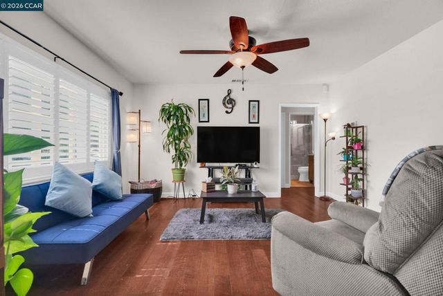 1331 Pear Dr, Concord, CA 94518