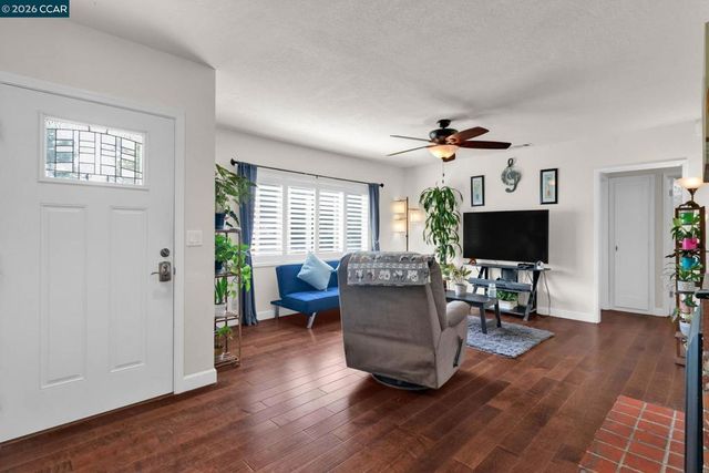 1331 Pear Dr, Concord, CA 94518