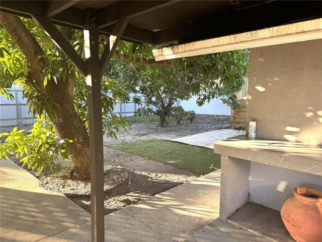 731 E 19th St, Hialeah, FL 33013