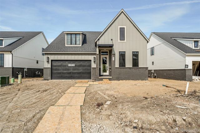 53 South Trail Court, Troy, MI 48083