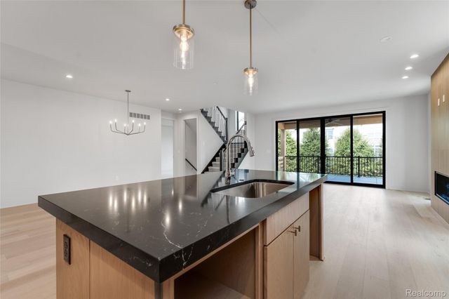 53 South Trail Court, Troy, MI 48083