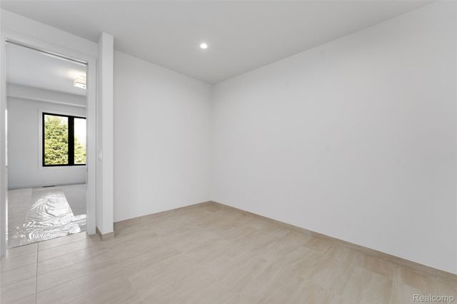 53 South Trail Court, Troy, MI 48083