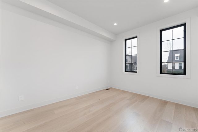 53 South Trail Court, Troy, MI 48083