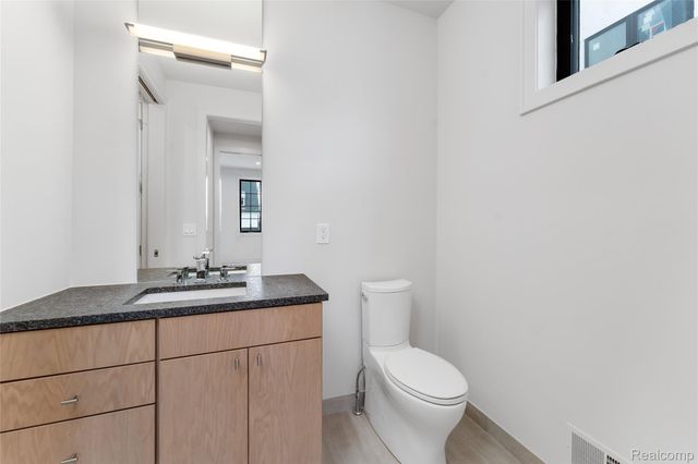 53 South Trail Court, Troy, MI 48083