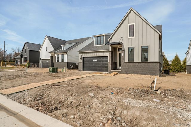 53 South Trail Court, Troy, MI 48083