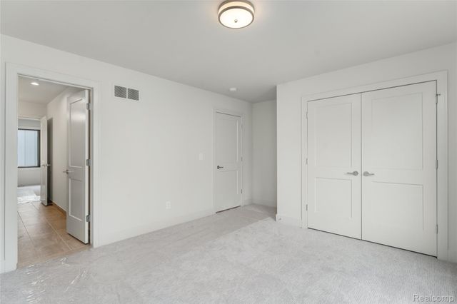 53 South Trail Court, Troy, MI 48083