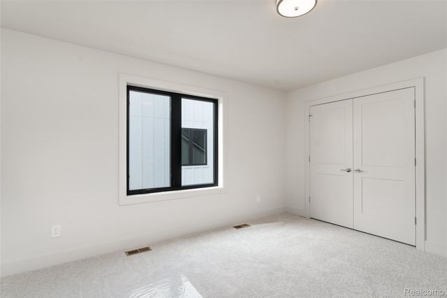 53 South Trail Court, Troy, MI 48083