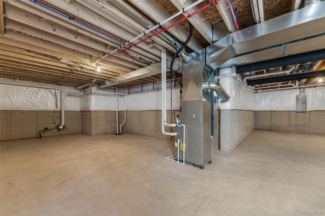 53 South Trail Court, Troy, MI 48083