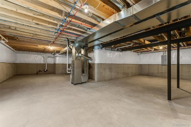 53 South Trail Court, Troy, MI 48083