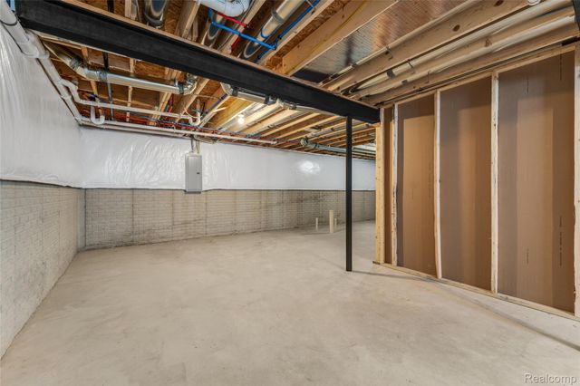 53 South Trail Court, Troy, MI 48083