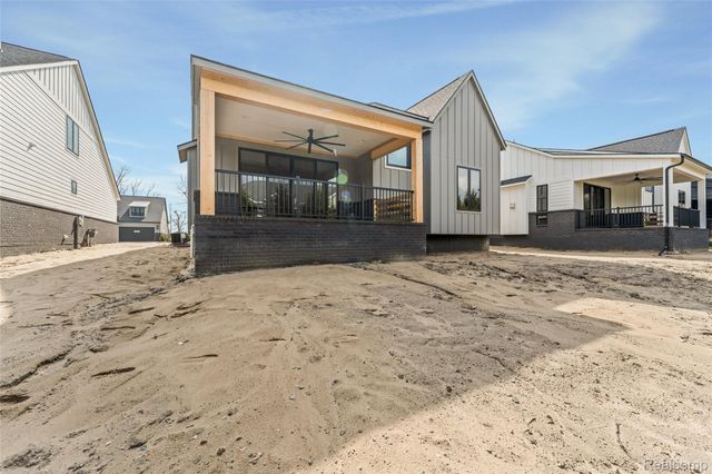 53 South Trail Court, Troy, MI 48083