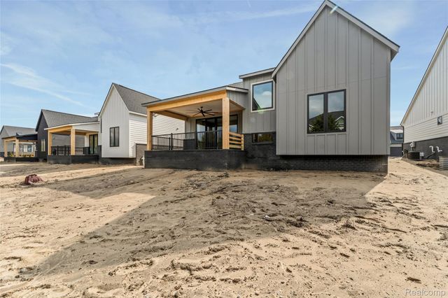 53 South Trail Court, Troy, MI 48083