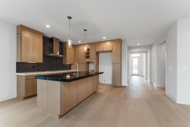 53 South Trail Court, Troy, MI 48083