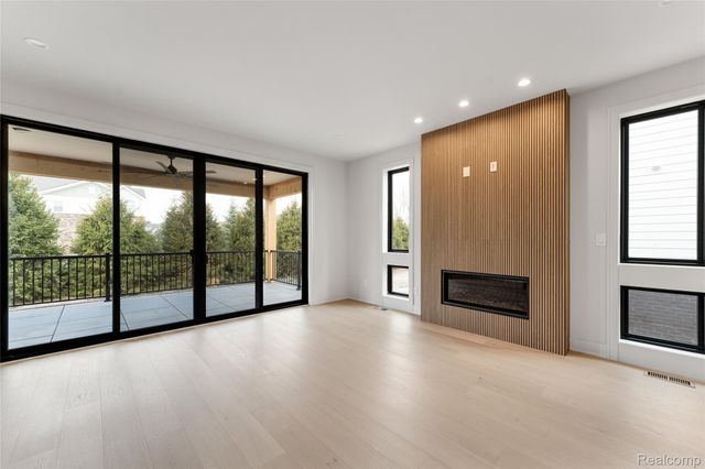 53 South Trail Court, Troy, MI 48083