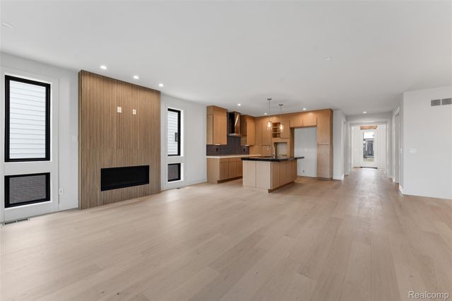 53 South Trail Court, Troy, MI 48083