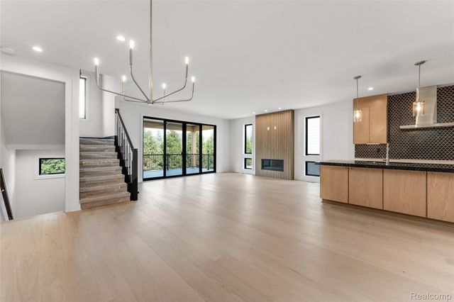 53 South Trail Court, Troy, MI 48083