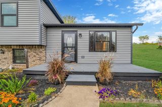 384 Kenneth Dr, Rostraver, PA 15012