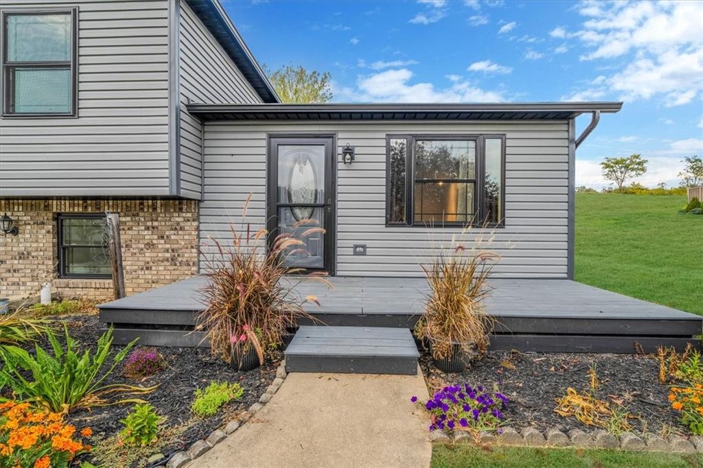 384 Kenneth Dr, Rostraver, PA 15012