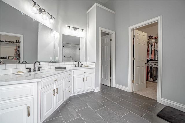 4313 W Arlington Drive, Rogers, AR 72758