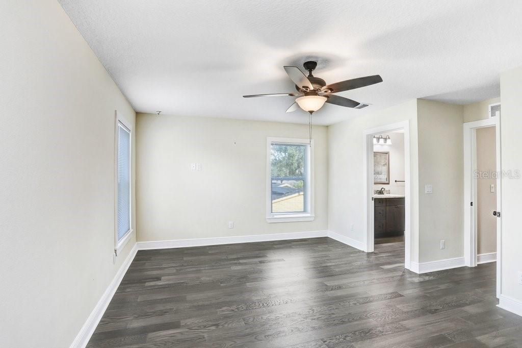 Image 12 of property listing at 4209 W WOODLAWN AVENUE, Tampa, FL 33614