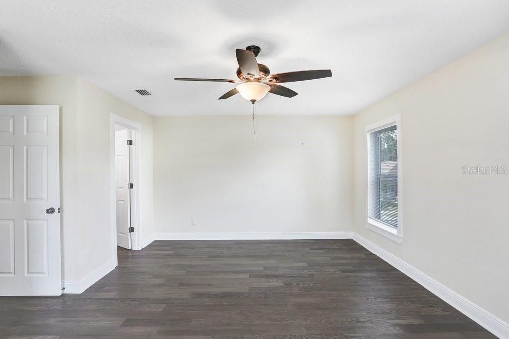 Image 13 of property listing at 4209 W WOODLAWN AVENUE, Tampa, FL 33614