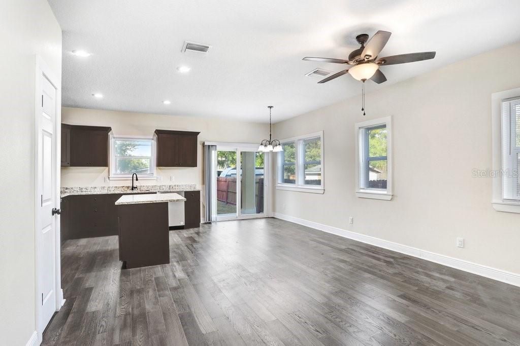 Image 5 of property listing at 4209 W WOODLAWN AVENUE, Tampa, FL 33614