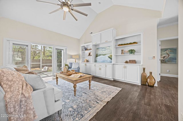 376 Crown Pointe Drive, Hampstead, NC 28443