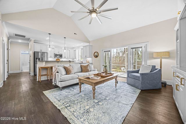 376 Crown Pointe Drive, Hampstead, NC 28443