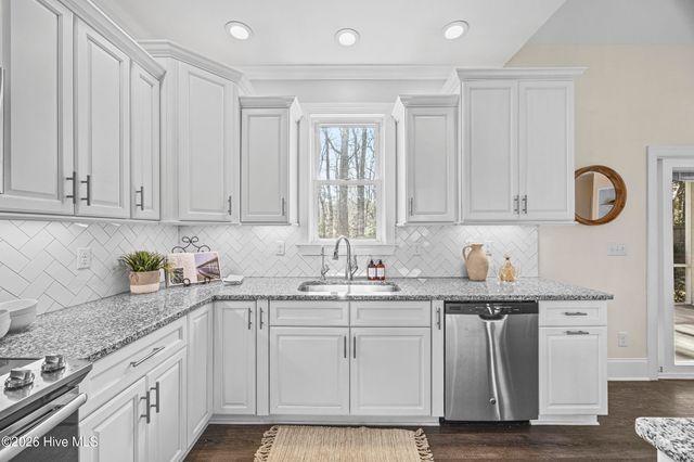 376 Crown Pointe Drive, Hampstead, NC 28443