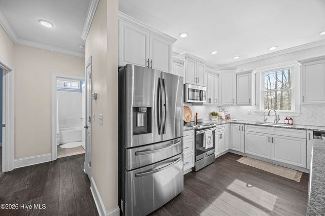 376 Crown Pointe Drive, Hampstead, NC 28443