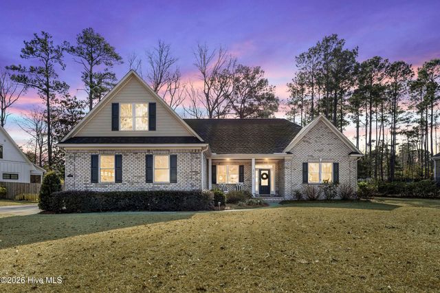 376 Crown Pointe Drive, Hampstead, NC 28443