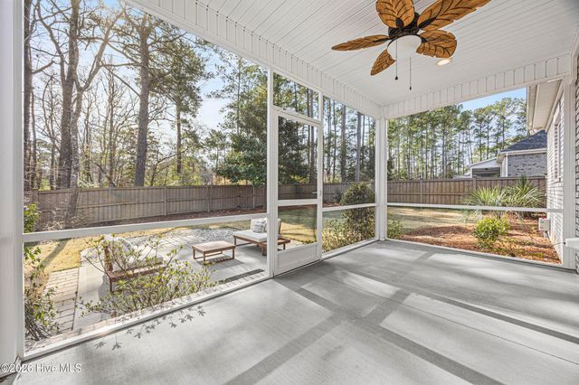 376 Crown Pointe Drive, Hampstead, NC 28443