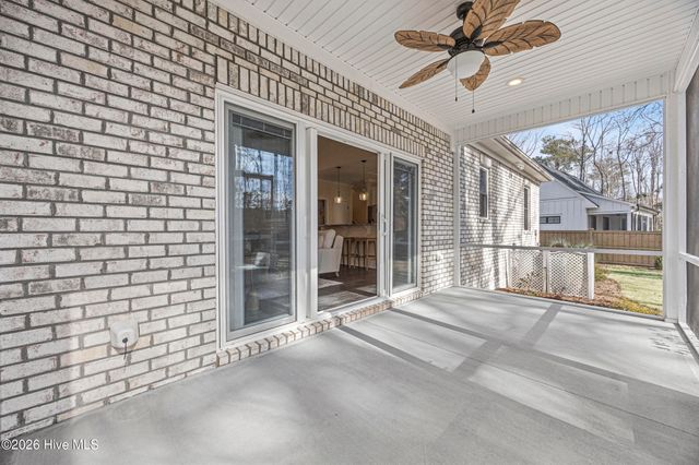 376 Crown Pointe Drive, Hampstead, NC 28443