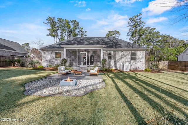 376 Crown Pointe Drive, Hampstead, NC 28443