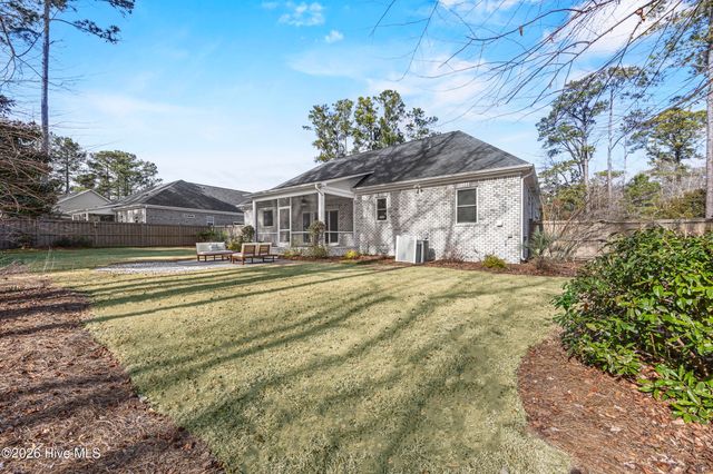 376 Crown Pointe Drive, Hampstead, NC 28443