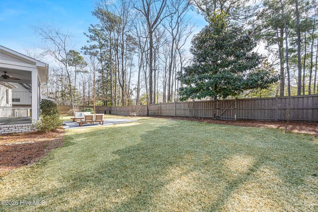 376 Crown Pointe Drive, Hampstead, NC 28443