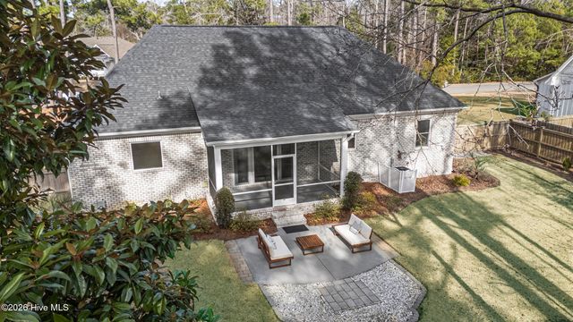 376 Crown Pointe Drive, Hampstead, NC 28443