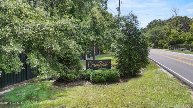 376 Crown Pointe Drive, Hampstead, NC 28443