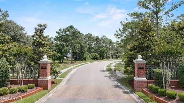 376 Crown Pointe Drive, Hampstead, NC 28443